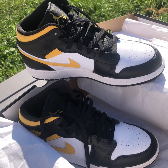 Air Jordan 1 Mid (GS) - Picture 6 of 7